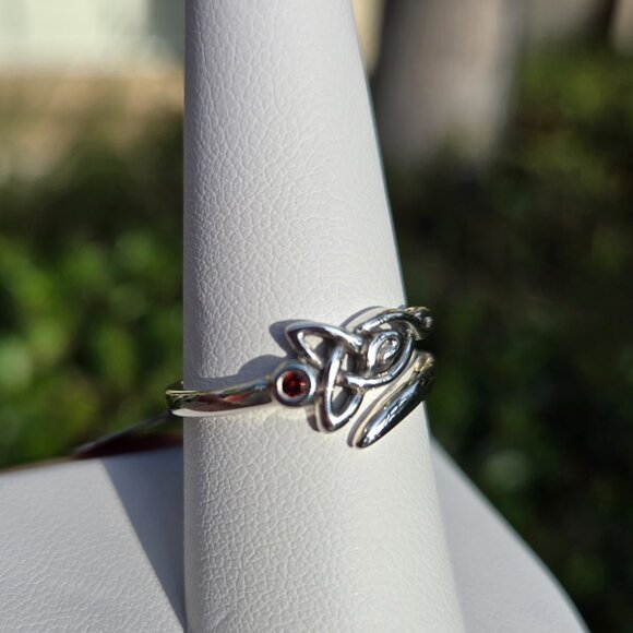 Celtic Motherhood Triquetra Sterling Silver Ring with Garnet, size 8 - Picture 4 of 4